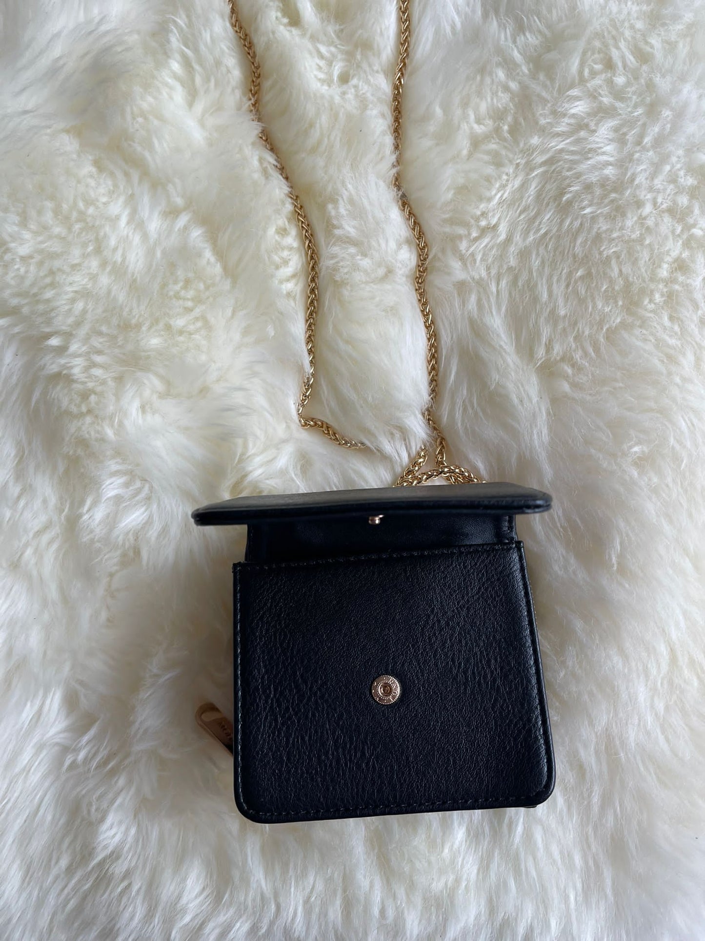 Small Gold Chain Handbags.