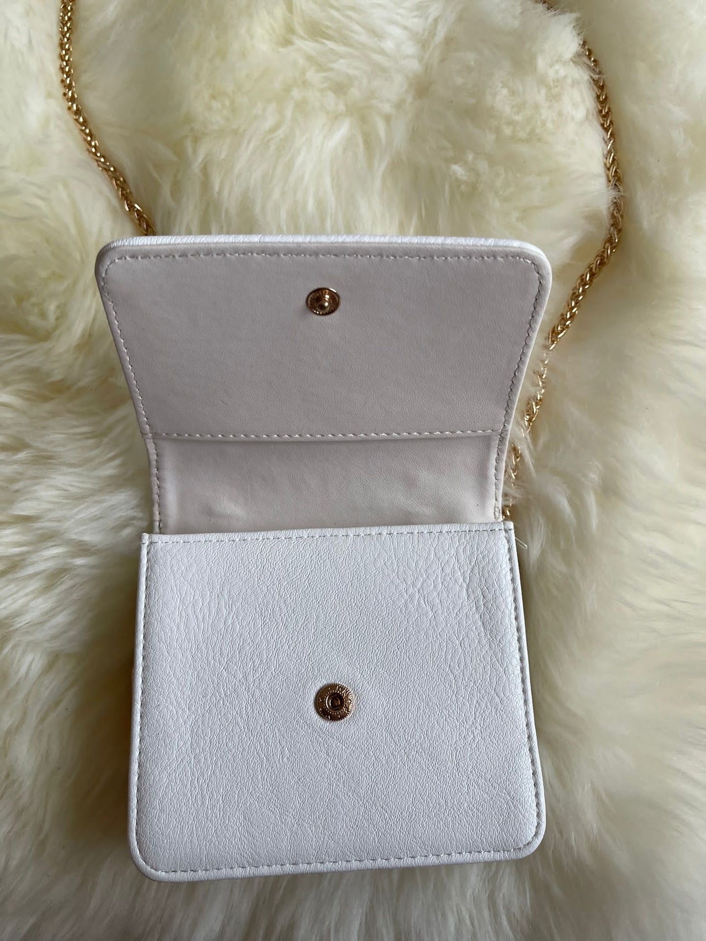 Small Gold Chain Handbags.