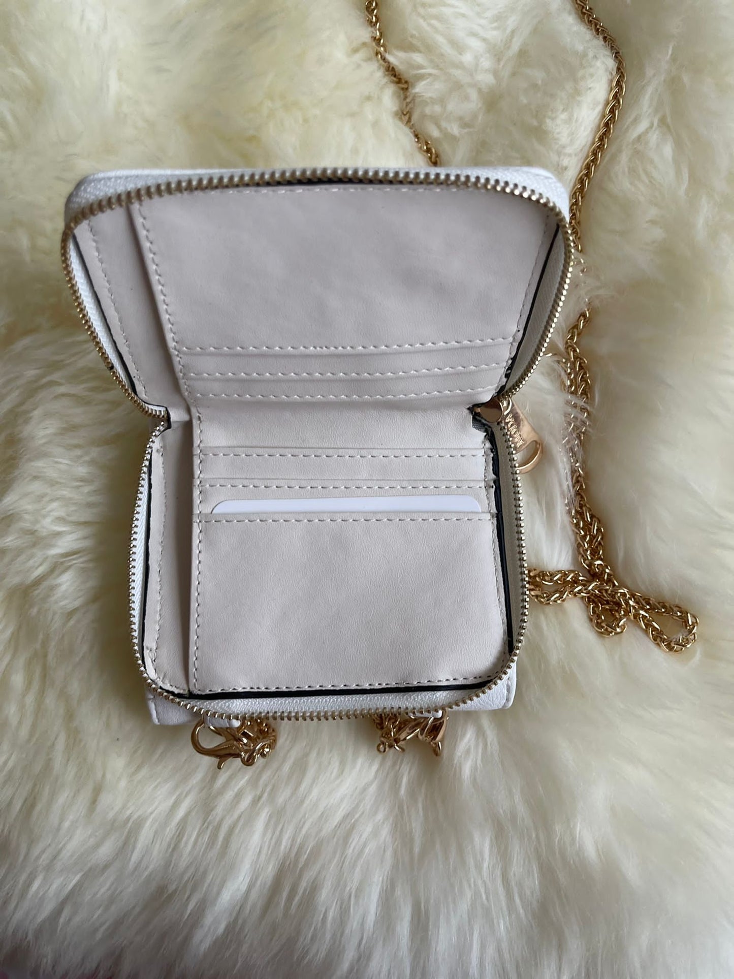 Small Gold Chain Handbags.