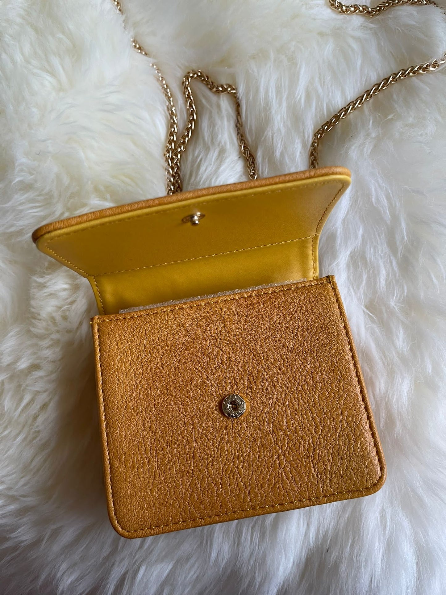 Small Gold Chain Handbags.